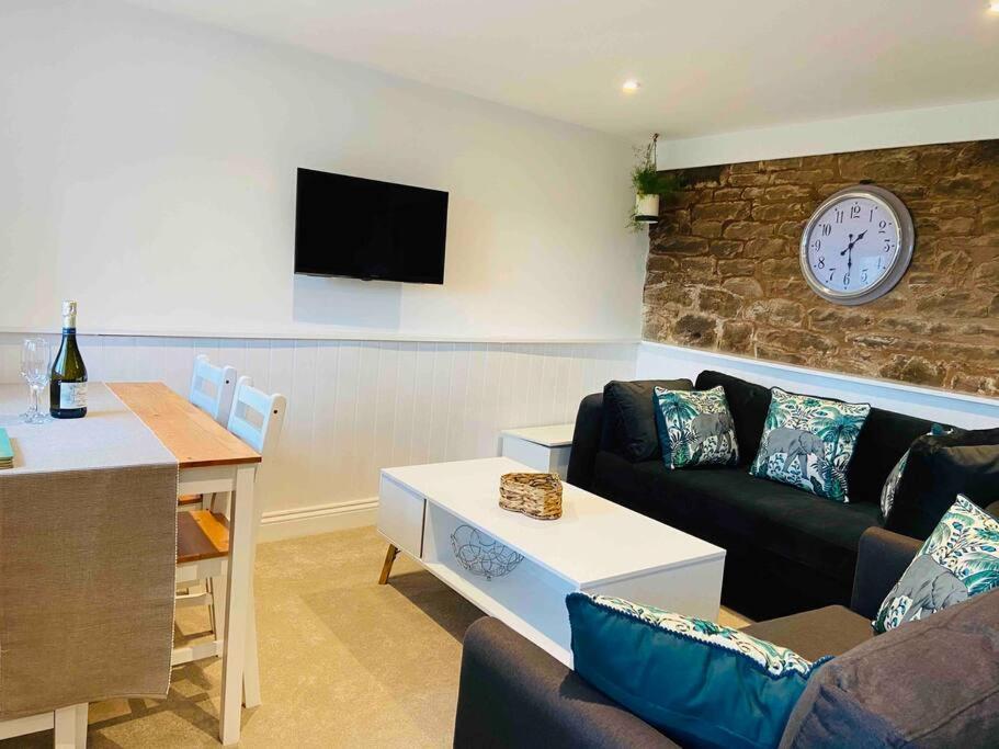 The Mill Stylish Rural Apartment With Beautiful Views Welsh Newton Common Exterior foto